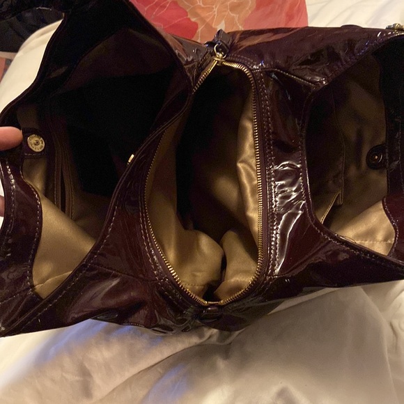 🎀 AUTH COACH BURGUNDY PATENT LEATHER SHOULDER TOTE BAG GREAT CONDITION 💛 - Picture 5 of 7